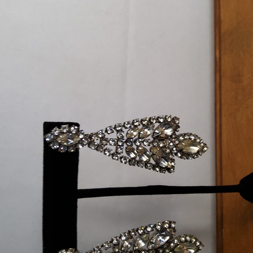 Dramatic Dangle Rhinestone Drop Earrings. - Picture 2 of 5